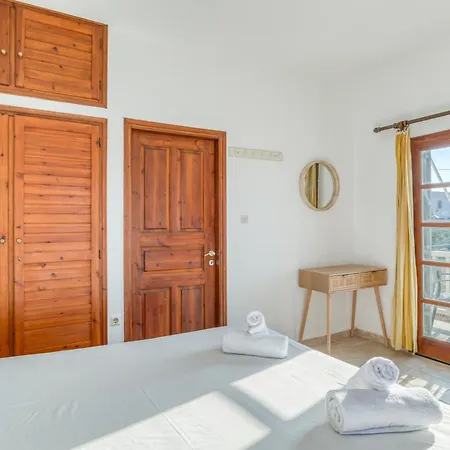 Ilios 2 Paros * Naousa